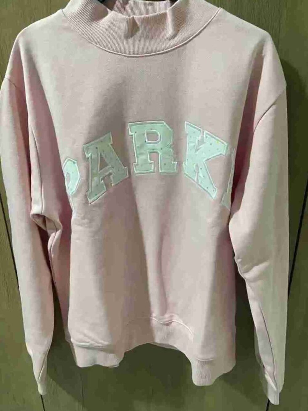 💗PARKE Light Pink Mock‑Neck Sweatshirt Confetti Letter Applique